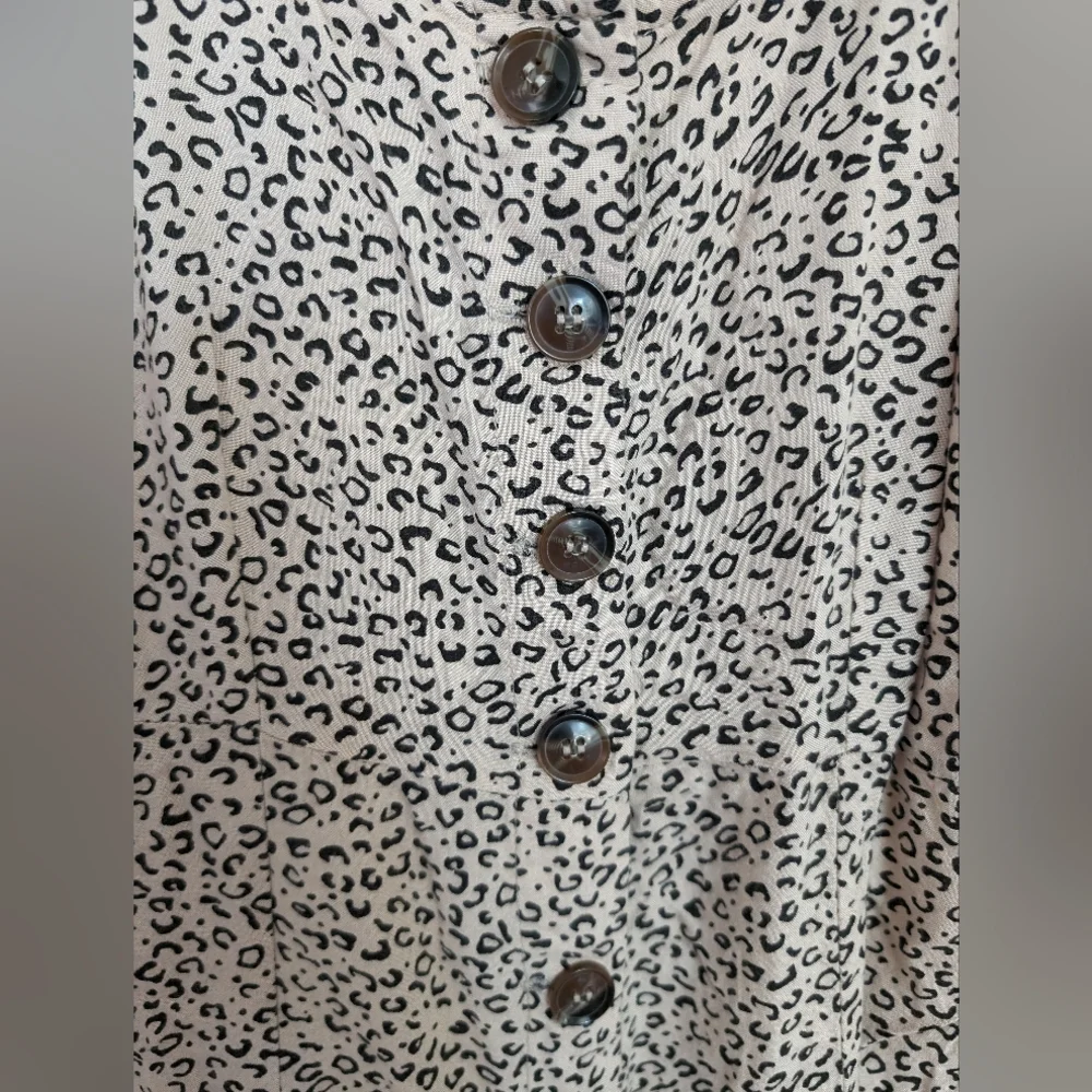 Japna Cheetah Print Buttondown dress. Form fitting. Size M. Great condition. - Picture 2 of 7